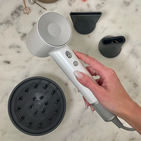 Google men's hair dryers have attachments like diffusers and concentrators