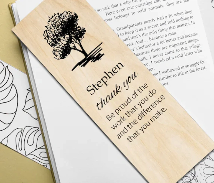 Best DIY teacher Christmas gifts: Custom bookmark