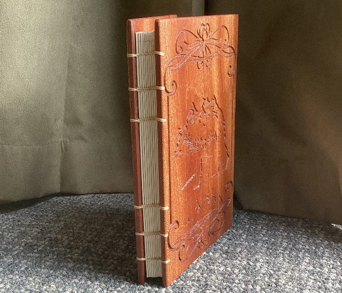 Christmas gifts for dad from daughters: Customized leather journal