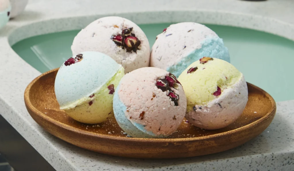 Best DIY Christmas gifts: DIY bath bombs