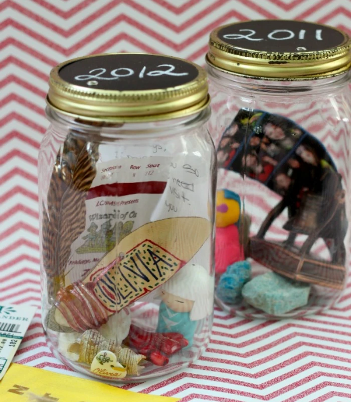 Best cute Christmas gifts for boyfriend: DIY memory jar