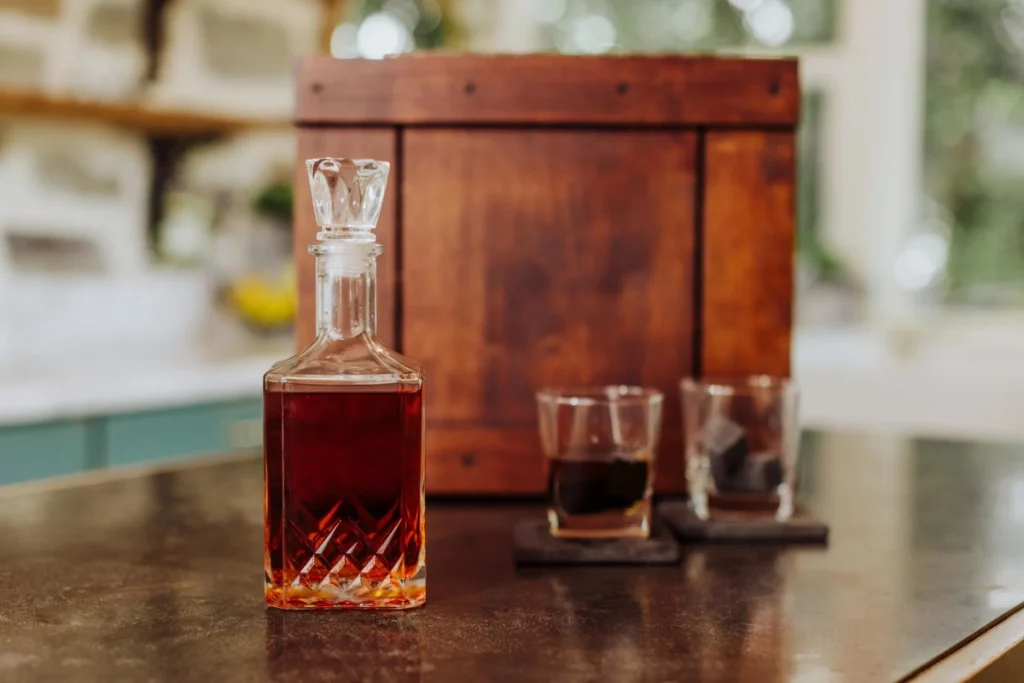 Best Christmas gifts for men: Premium whiskey decanter set