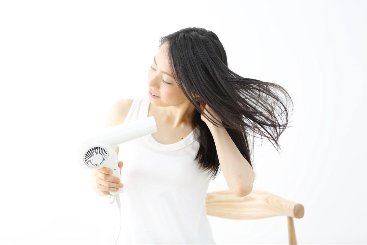 Prevent hair tangles! Points to remember when drying your hair with a hair dryer