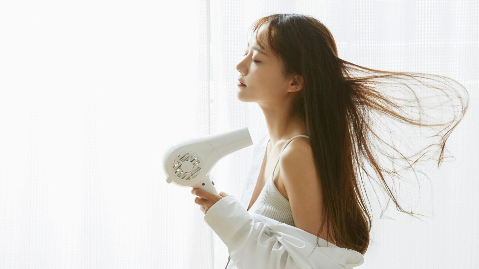 Does a hair dryer change the quality of your hair? Explaining how to choose a hair dryer that can improve hair quality and how to use it correctly