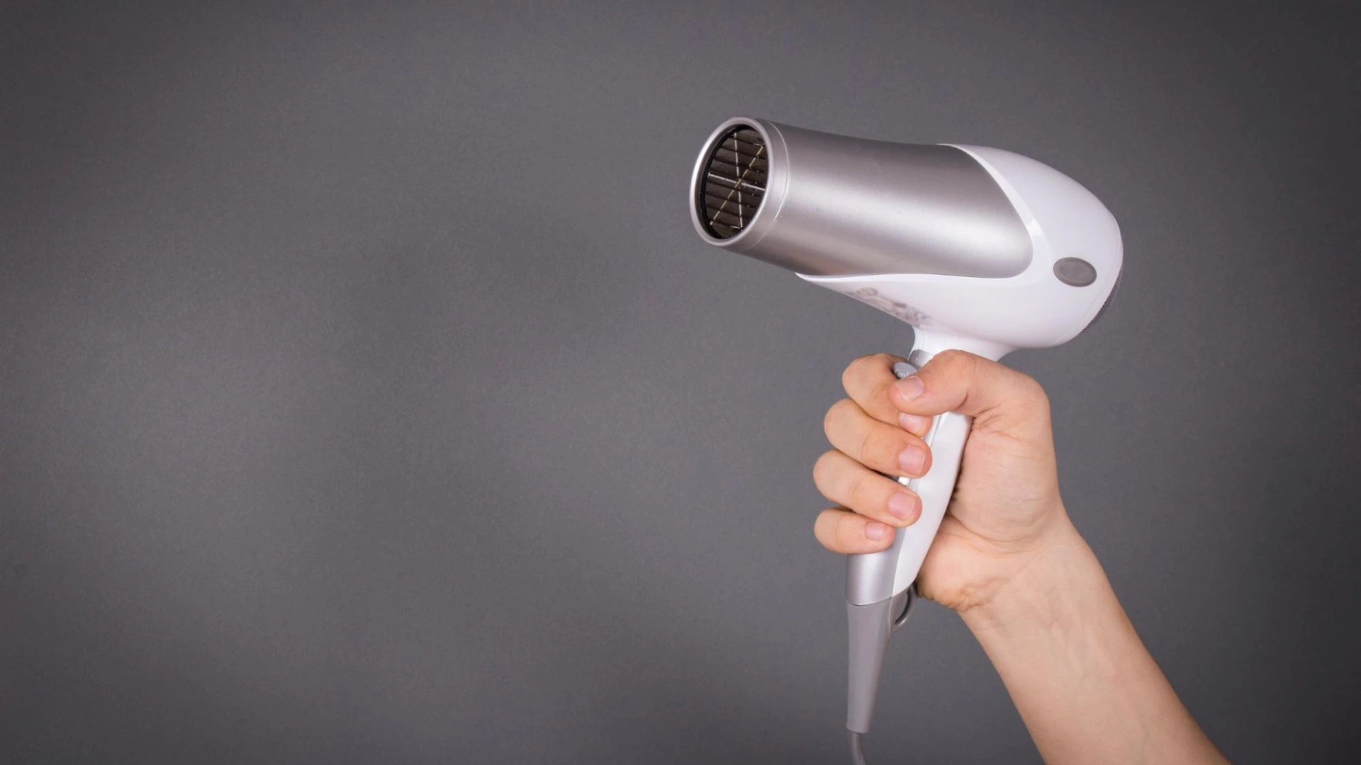 How to use a hair dryer correctly? Explaining recommended drying methods for each hairstyle and hair type!