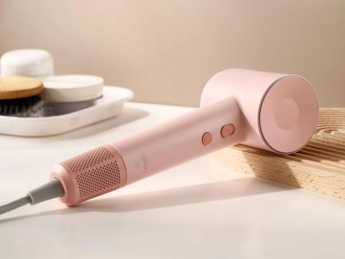 Laifen's SE hair dryer can dry your hair while minimizing damage!