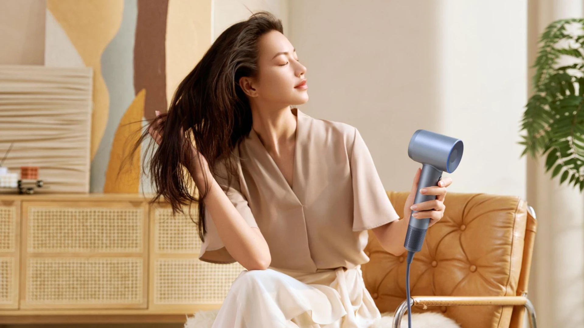 Does a hair dryer damage your hair? Explaining the effects on hair and how to use it to reduce damage