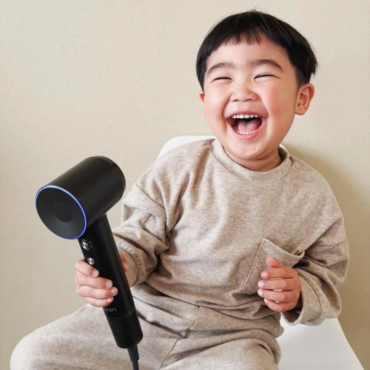 Easy to handle even for small children! lightweight SWIFT hair dryer