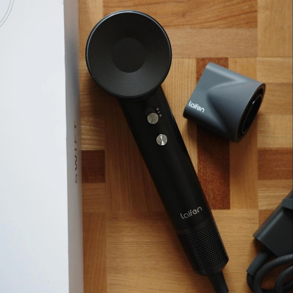 Lightweight and easy to style! SWIFT hair dryer for self-blow