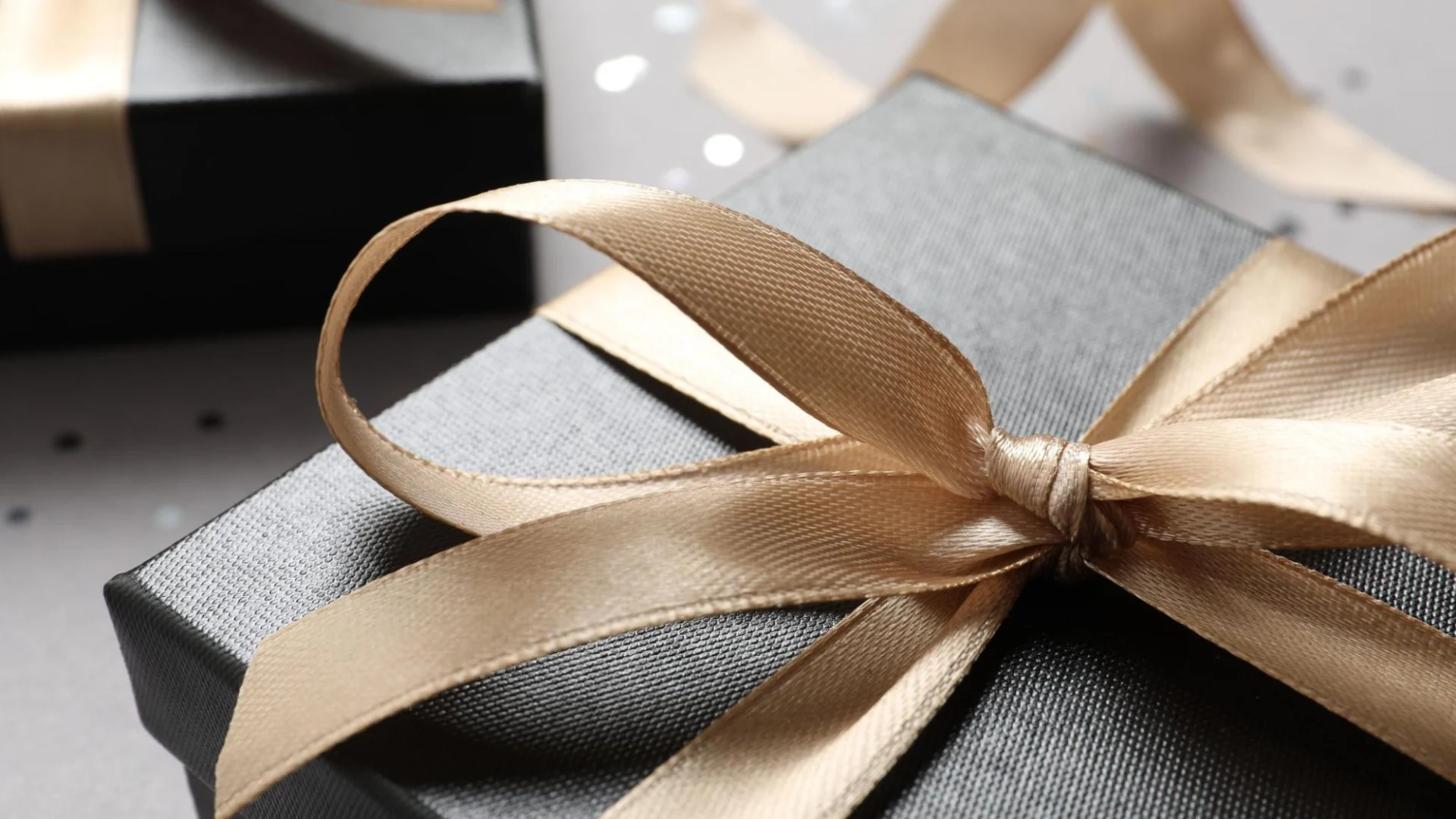 What is a good gift for men in their 30s and 40s? We also explain the key points on how to make a selection that will please you!