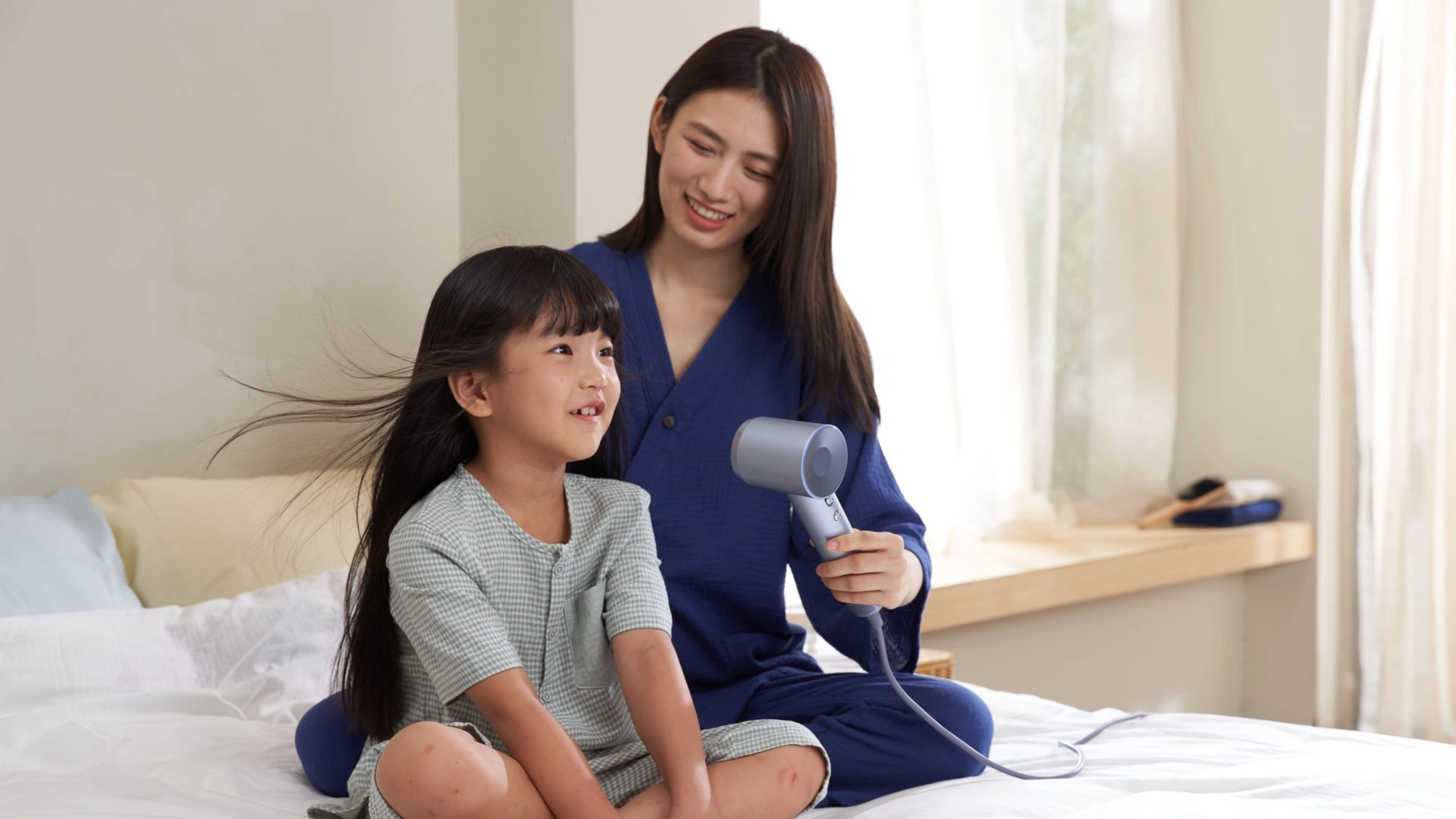 When should you start using a hair dryer? Introducing how to choose a hair dryer that is easy for children to use and precautions to be taken