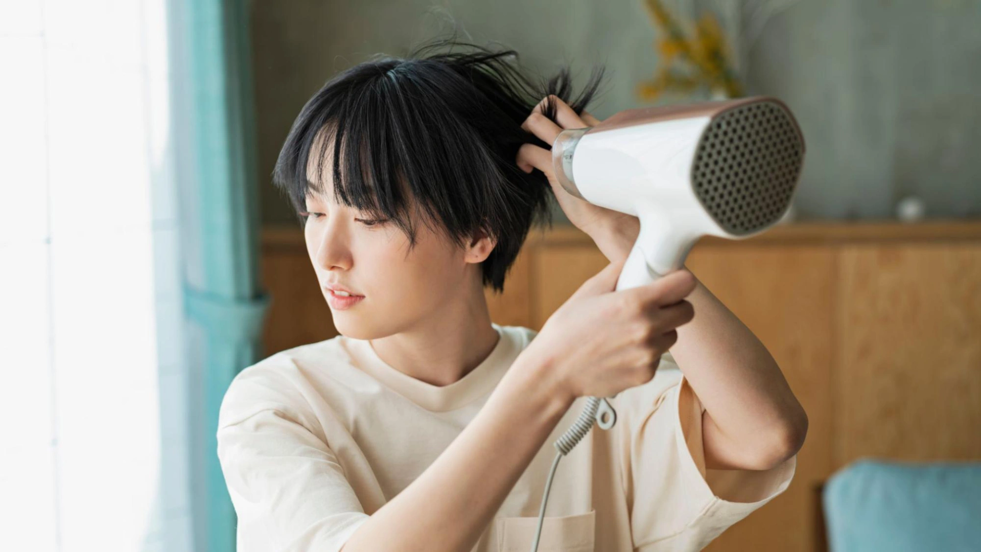 How to dry your hair with a hair dryer to make it fluffy! Shampoo tips and recommended volume-boosting items