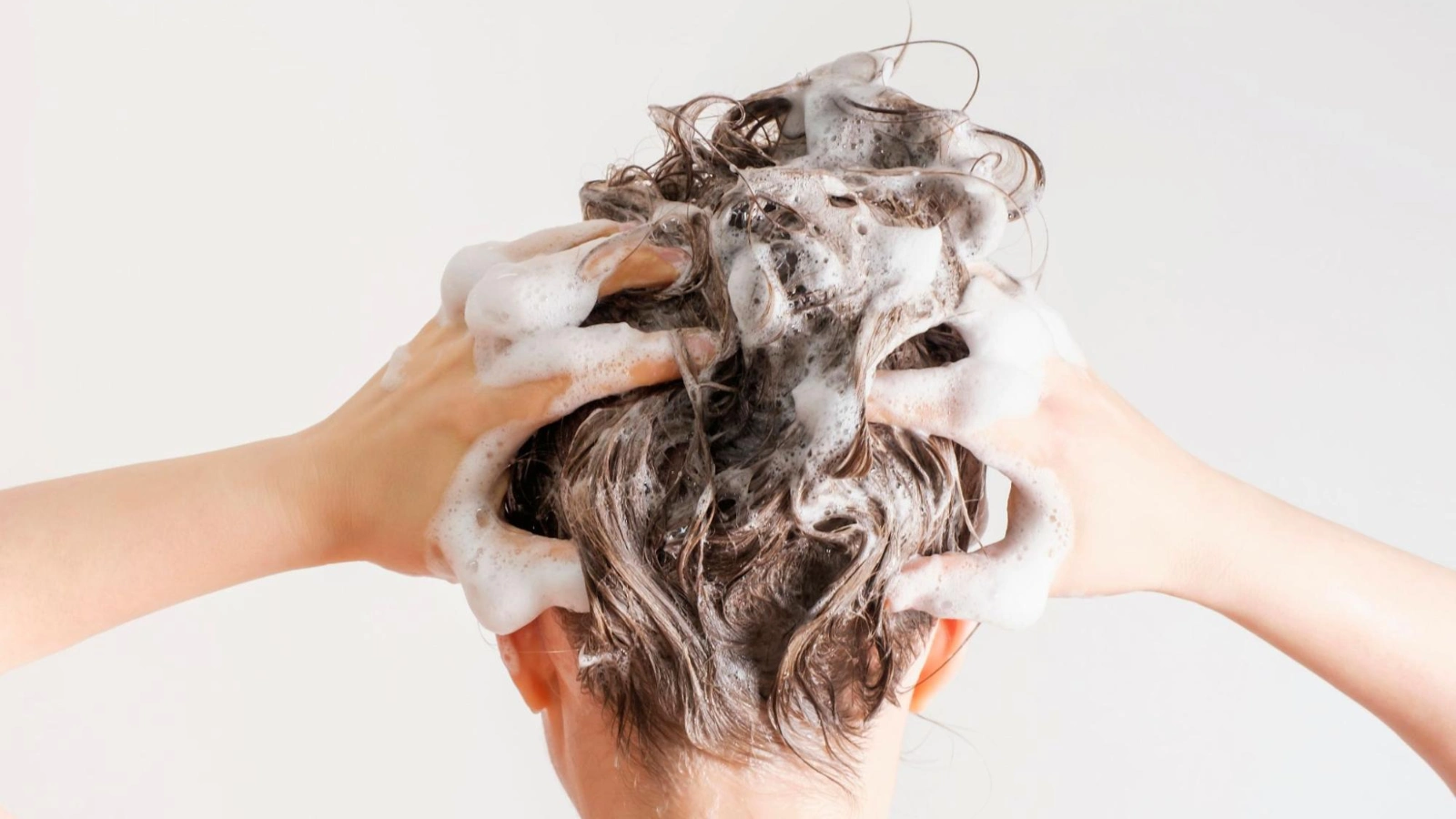 How to use shampoo to soften flat hair