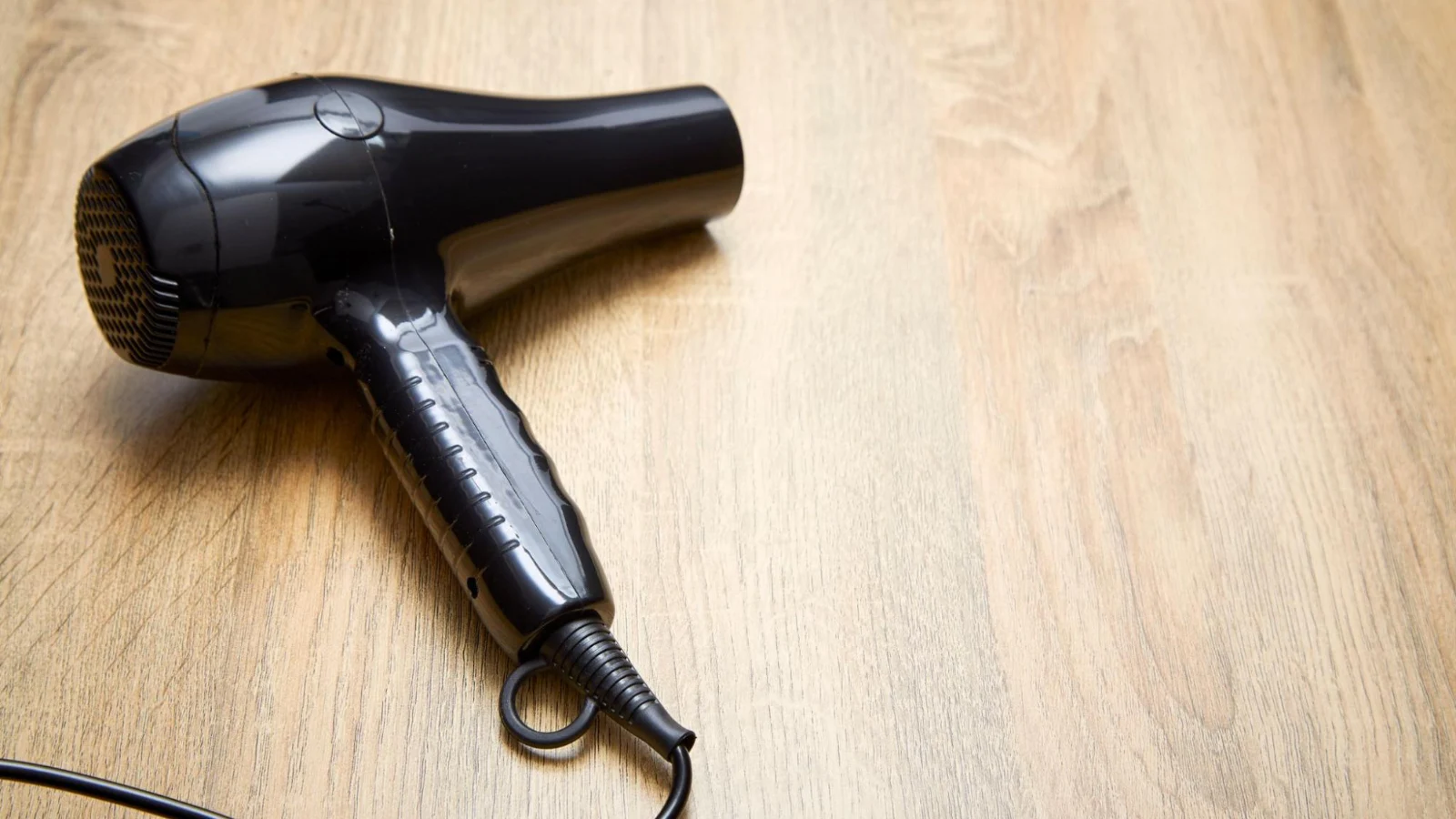 Tips for choosing a hair dryer to improve hair quality