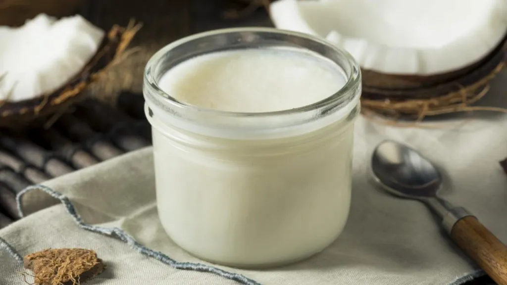 Is coconut oil good for a dry scalp? 