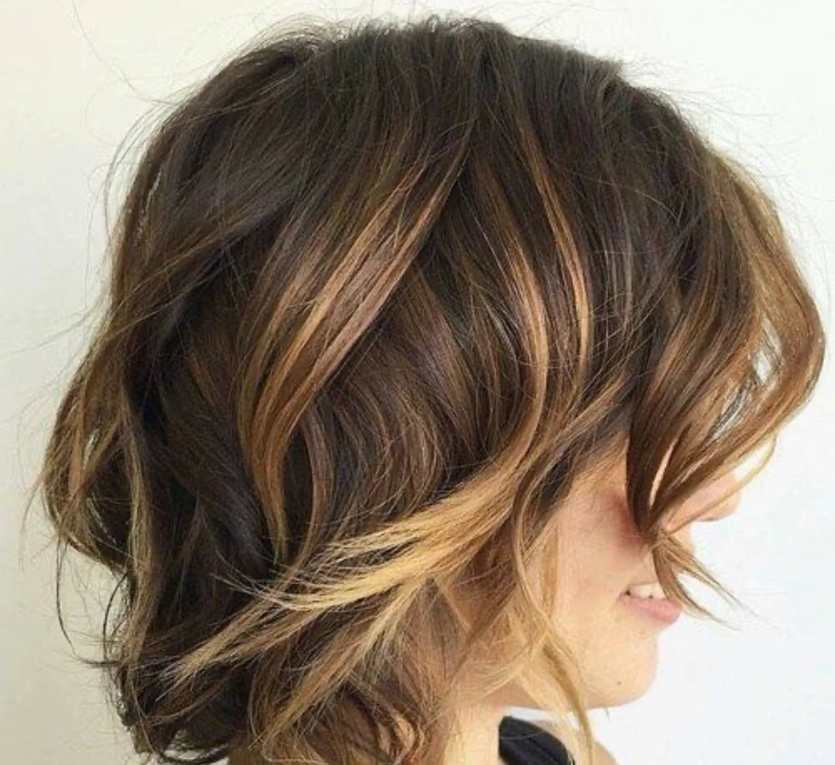 Short layered wavy hair with highlights