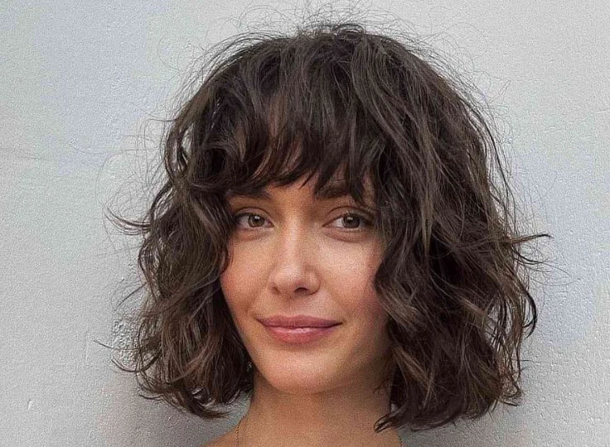 Short wavy hair with bangs