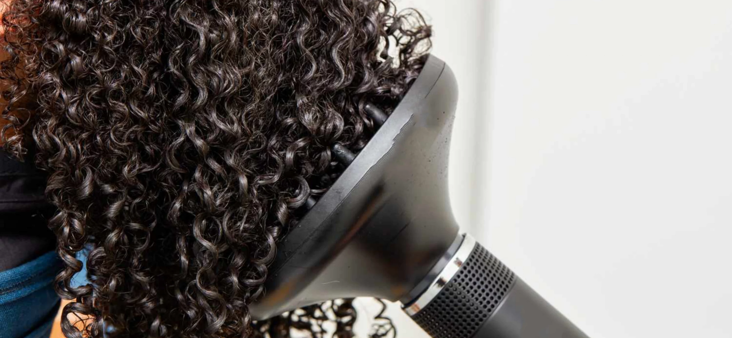 Best guide to use a blow dryer diffuser for wavy hair for beginners