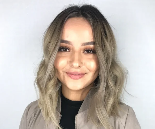 Textured lob hairstyle for round face