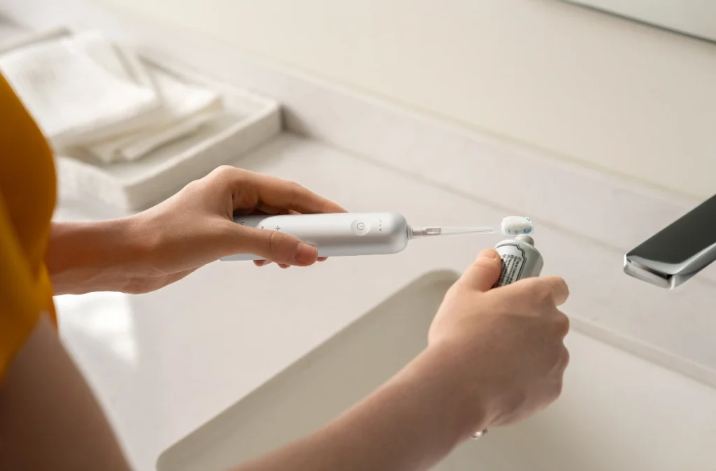 Use an electric toothbrush for sensitivity teeth