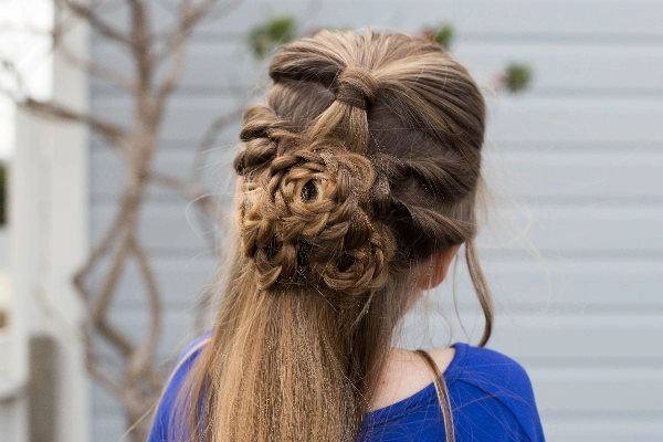 Half-up flower bun - Cute hairstyles for long hair