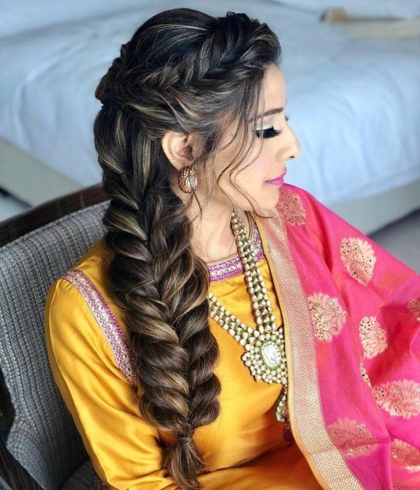 Half-braid: Hairstyles for saree