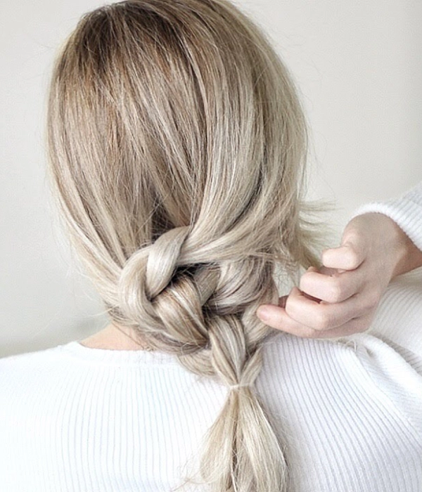 Simple knotted pony - Easy hairstyles for long hair