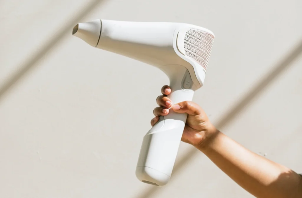 What is a wireless hair dryer?