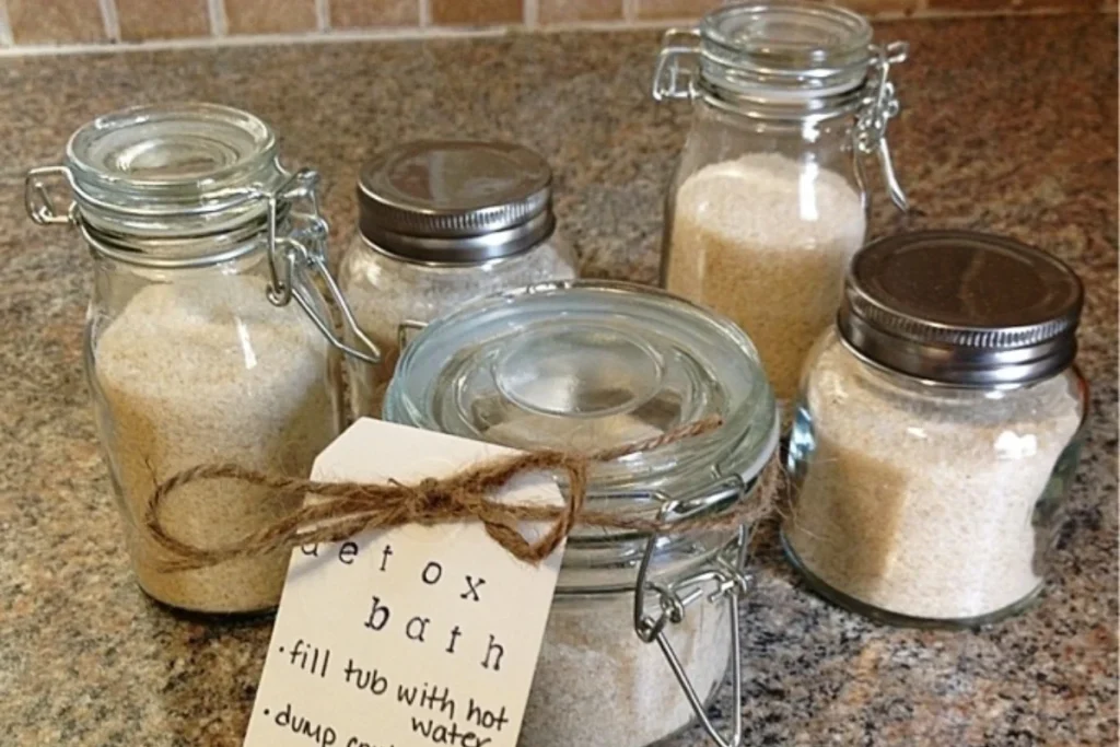 Easy DIY Christmas gift: “Bath salt jars”