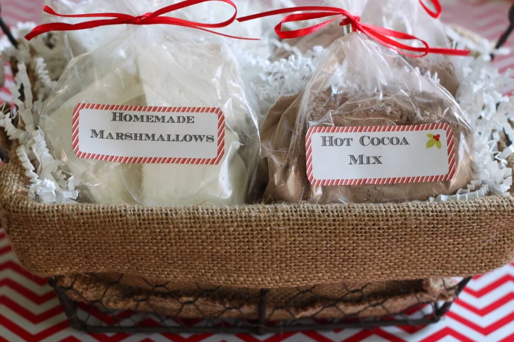 DIY Christmas gift for adults: “Homemade hot chocolate kit”