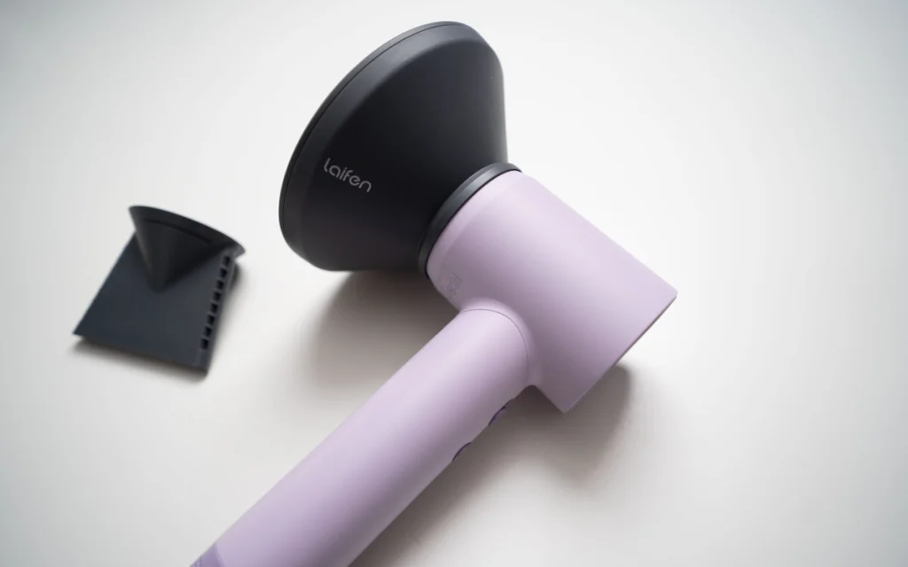 SE hair dryer to add volume gently