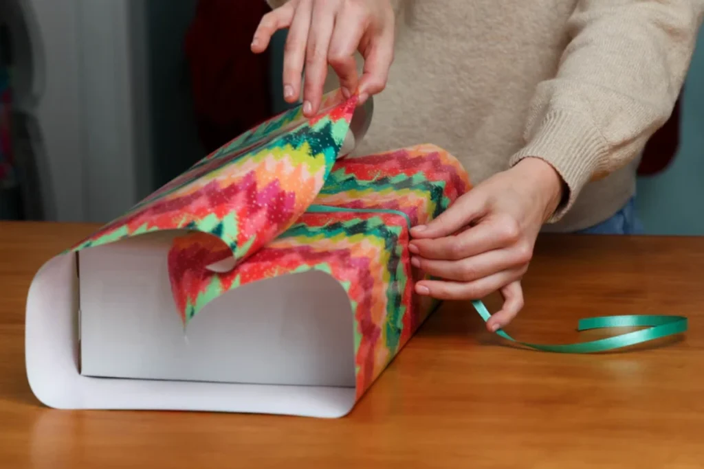 Fold and tuck the ends | Wrap Christmas gifts