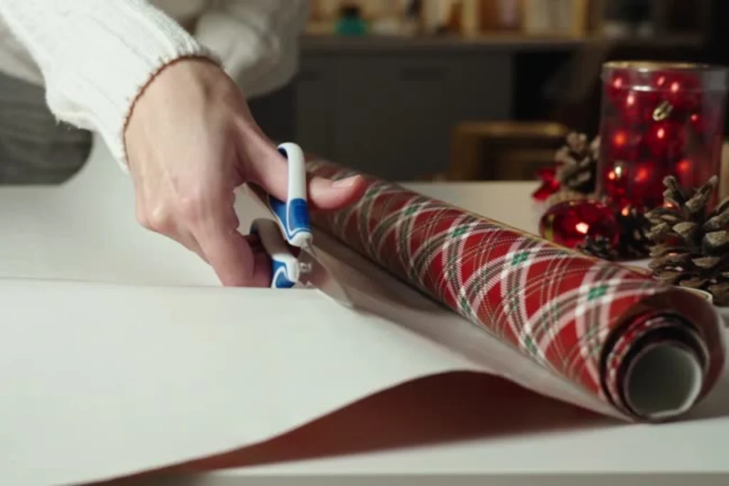 Measure & cut the paper | Wrap Christmas gifts